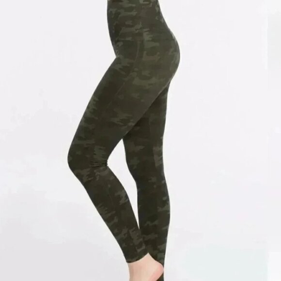 SPANX Pants - Spanx Look At Me Now Seamless Leggings Women's Camo Green Workout Gym Yoga M